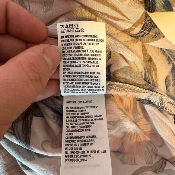 NWT American Eagle Women’s Cropped Hawaiian Button-Down Shirt Size XL Tropical - Picture 8 of 9